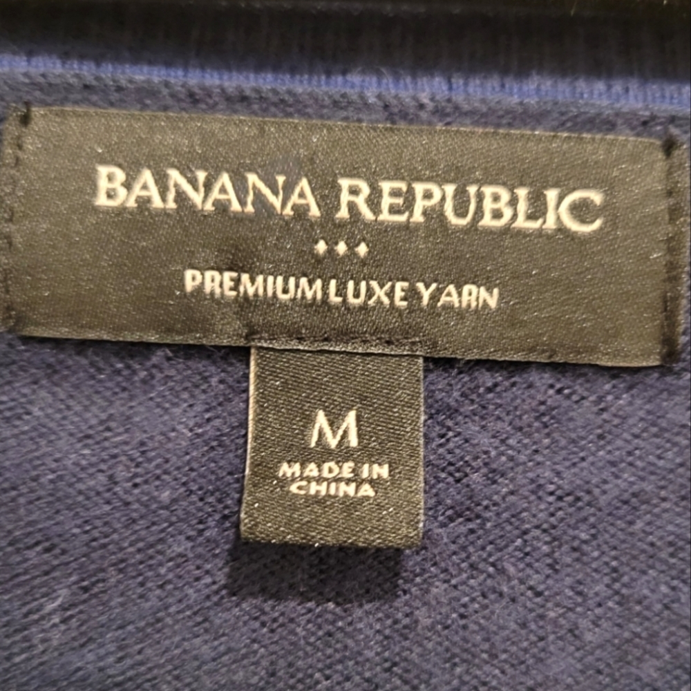 2/$18 Banana Republic Men's Luxe Blue Navy Lightweight V Neck Sweater Medium - Picture 4 of 5